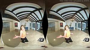 Porno in realtà virtuale con una piccola adolescente bruna in cucina