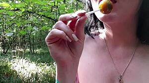 Mehuinen pillu saa sormettua orgasmiin korkealaatuisessa videossa