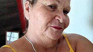 安娜,60岁的性感奶奶在Facebook上