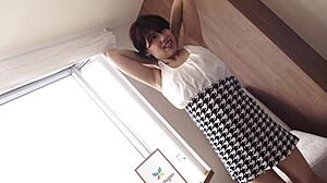 Hinata的毛的阴道在试镜沙发上被手指和口交,高清!