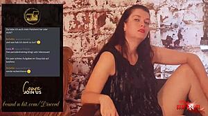 Deusa Femdom Lady Julina assume o controle em seu vídeo de fantasia BDSM