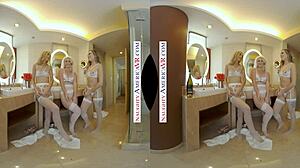 Virtuális valóságos pornó, ahol egy szőke és barna pár egy négyesben játszik