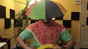 Déjate deprimir y humillar en este video gay de ASMR con chillidos y azotes