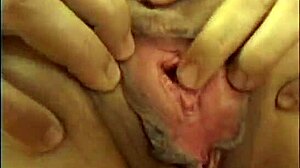 प्राकृतिक छाती वाली ब्लोंड बेब को कड़ी मेहनत से चोदा जाता है और उसके चेहरे पर खत्म होता है