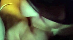 Amaterski par se umaže v domačem gejevskem videu