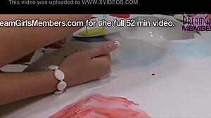ड्रीम गर्ल एशली होममेड वीडियो में अपने प्राकृतिक स्तन दिखाती है