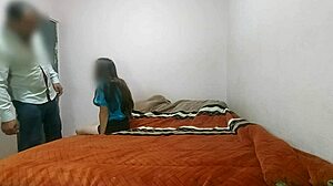 Гледайте мексиканската тийнейджърка да прави безусловен секс на обществено място