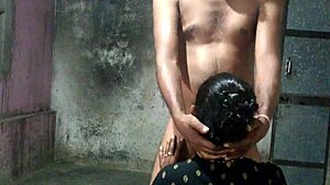 Indiai mostohatestvér és unokahúg anális szexet folytatnak ebben a XXX videóban