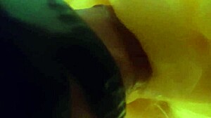 बस्टी सेक्स डॉल का पीओवी वीडियो मौखिक आनंद प्राप्त करता है।