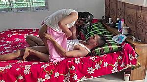 Η Hanif και η Adoris παθιασμένο και έντονο βίντεο στο σπίτι με βαθύ λαιμό, αναλ και creampie