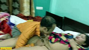 شاب يشارك في جنس بنغالي هندي محظور مع شريكه