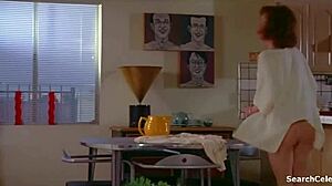 Penampilan menggoda Julianne Moore dalam film 1993